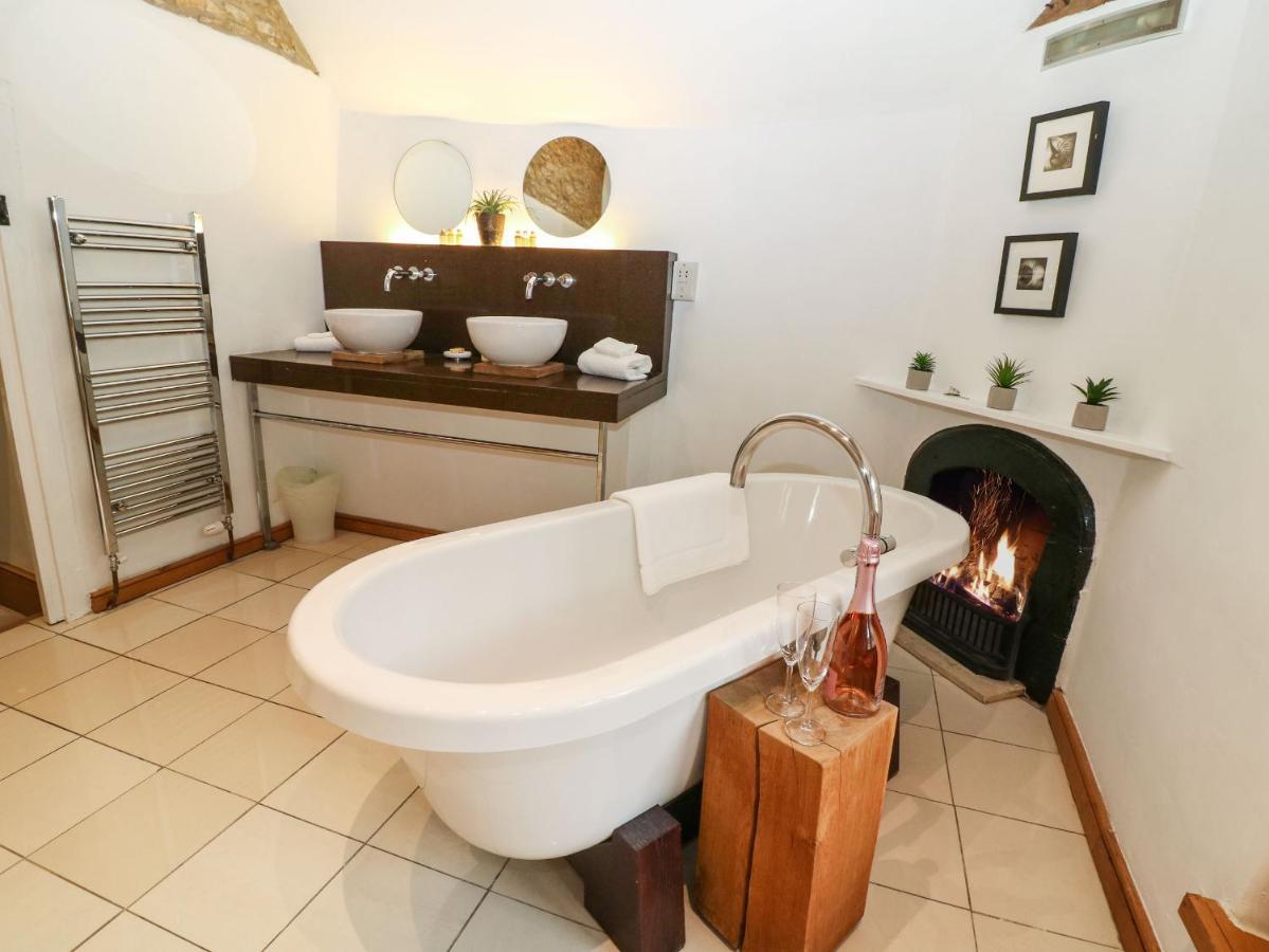 Castle Combe Cottage Bagian luar foto